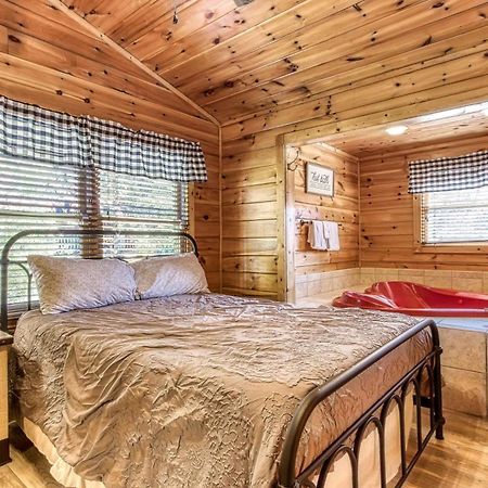Dog Friendly, Romantic Mtn Getaway Hot Tub Pool Gatlinburg Buitenkant foto