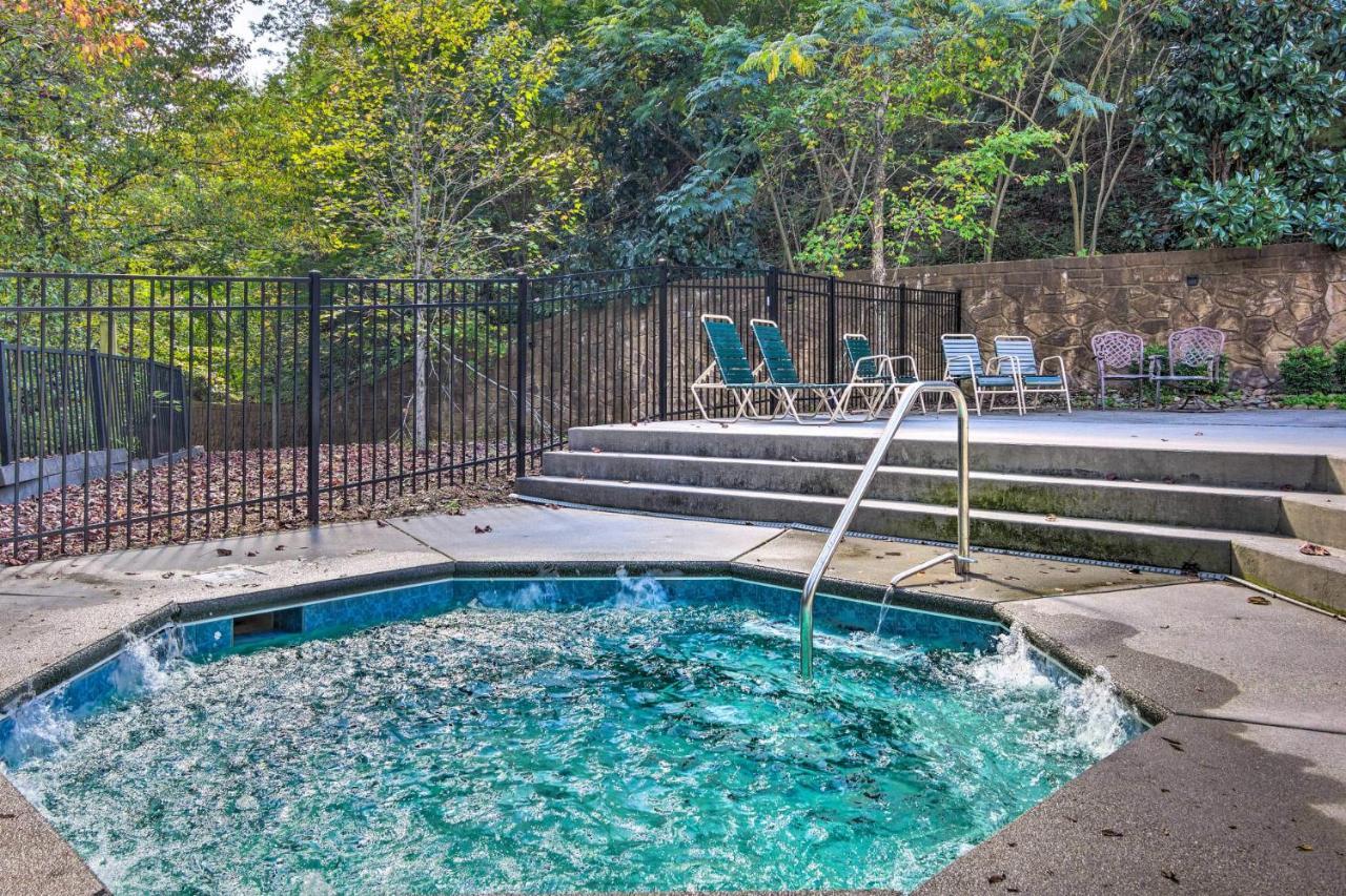 Dog Friendly, Romantic Mtn Getaway Hot Tub Pool Gatlinburg Buitenkant foto