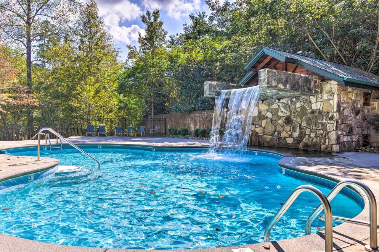 Dog Friendly, Romantic Mtn Getaway Hot Tub Pool Gatlinburg Buitenkant foto