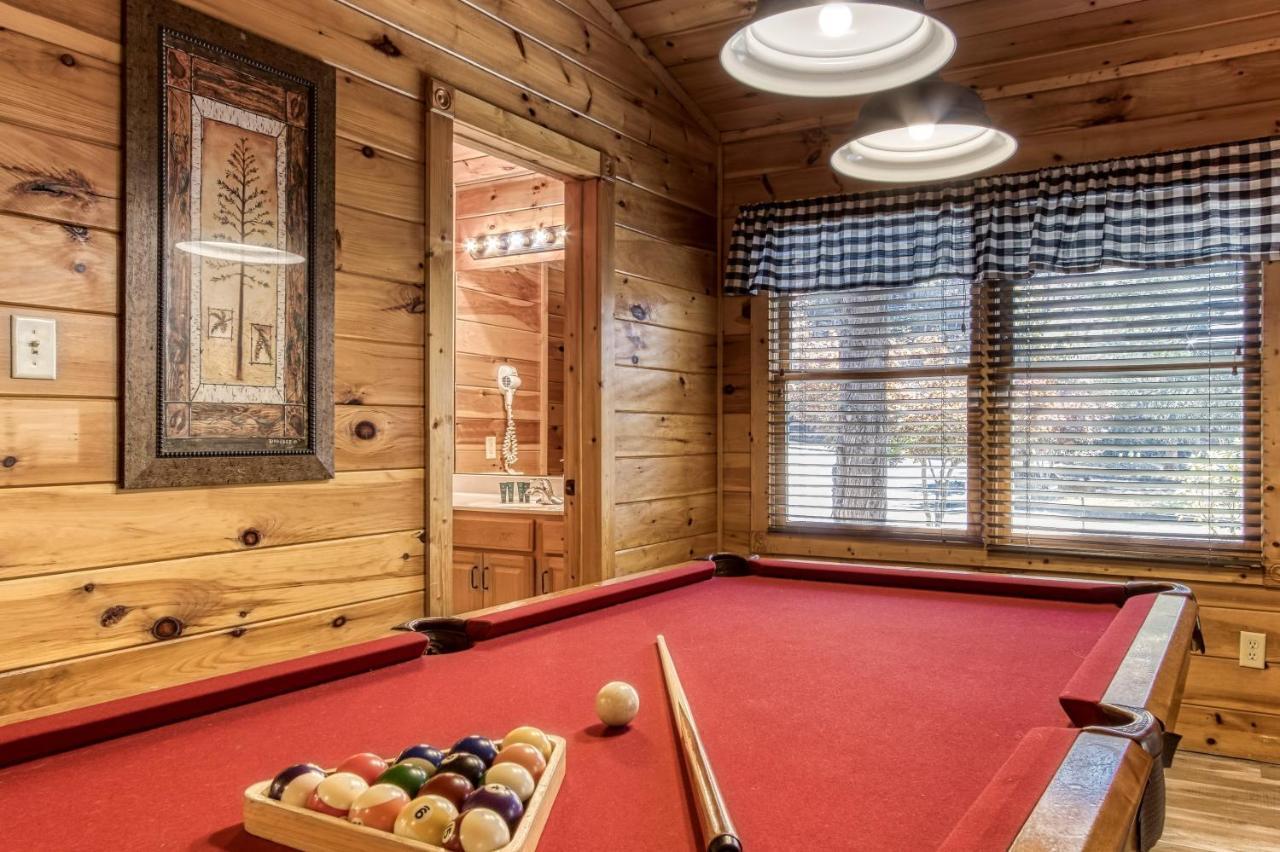 Dog Friendly, Romantic Mtn Getaway Hot Tub Pool Gatlinburg Buitenkant foto