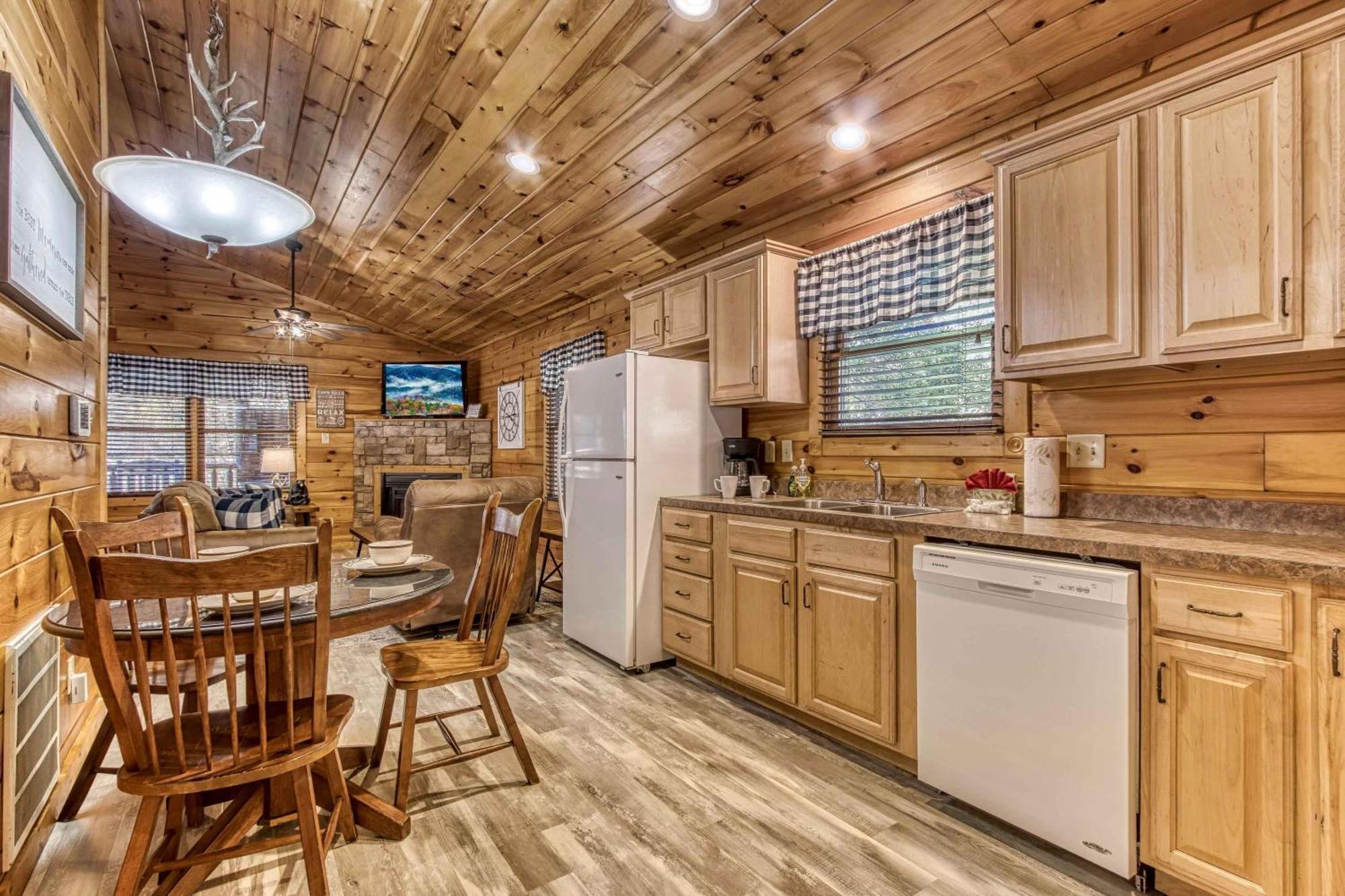 Dog Friendly, Romantic Mtn Getaway Hot Tub Pool Gatlinburg Buitenkant foto