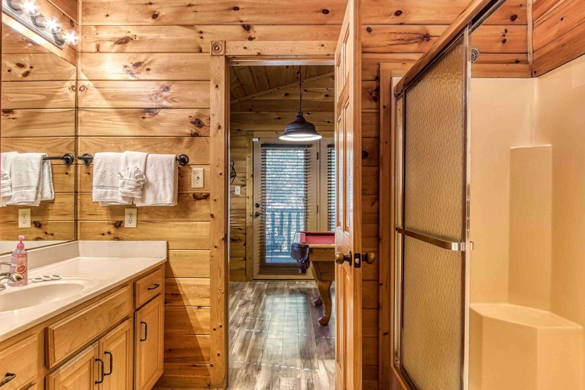 Dog Friendly, Romantic Mtn Getaway Hot Tub Pool Gatlinburg Buitenkant foto