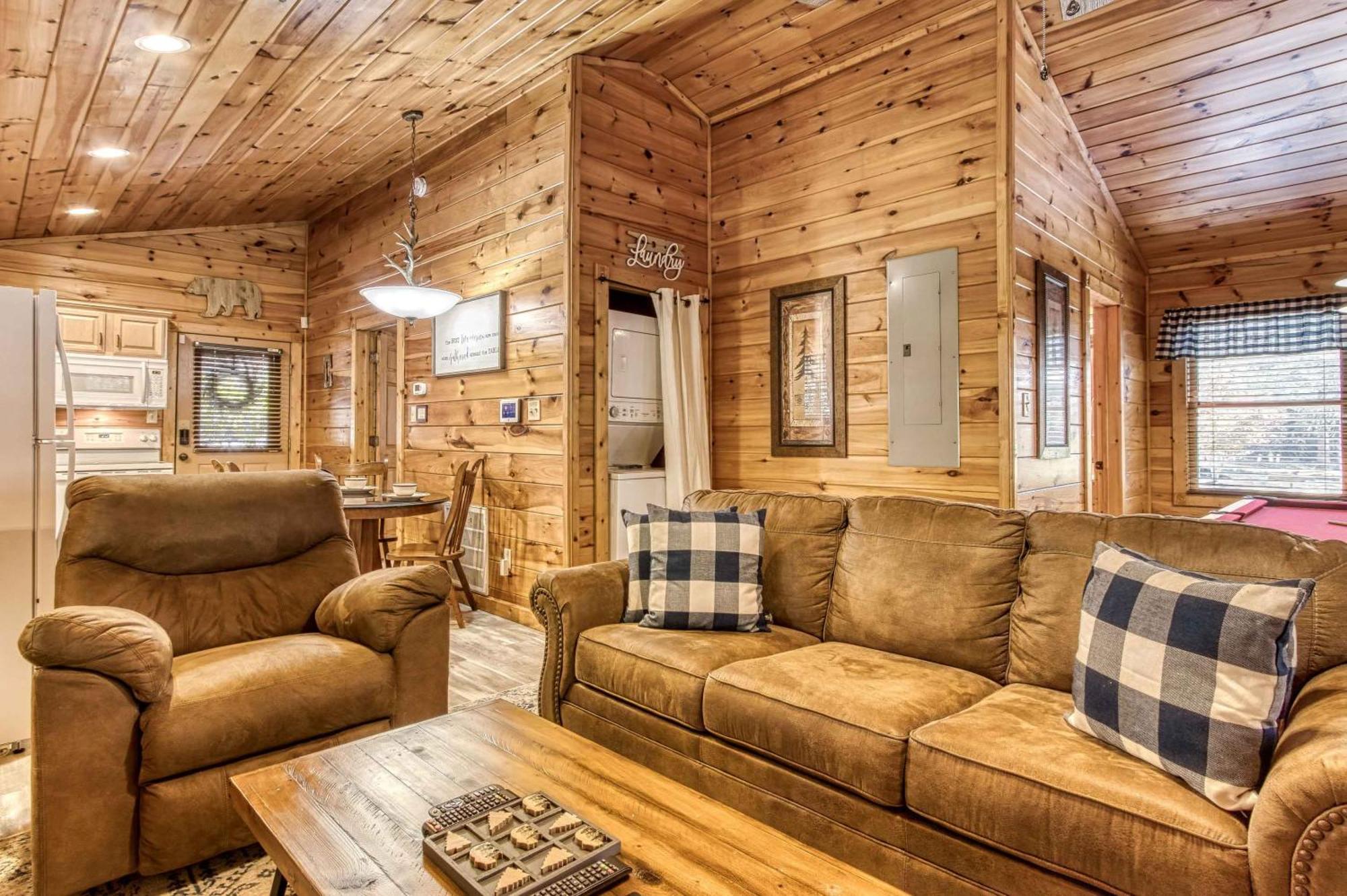 Dog Friendly, Romantic Mtn Getaway Hot Tub Pool Gatlinburg Buitenkant foto