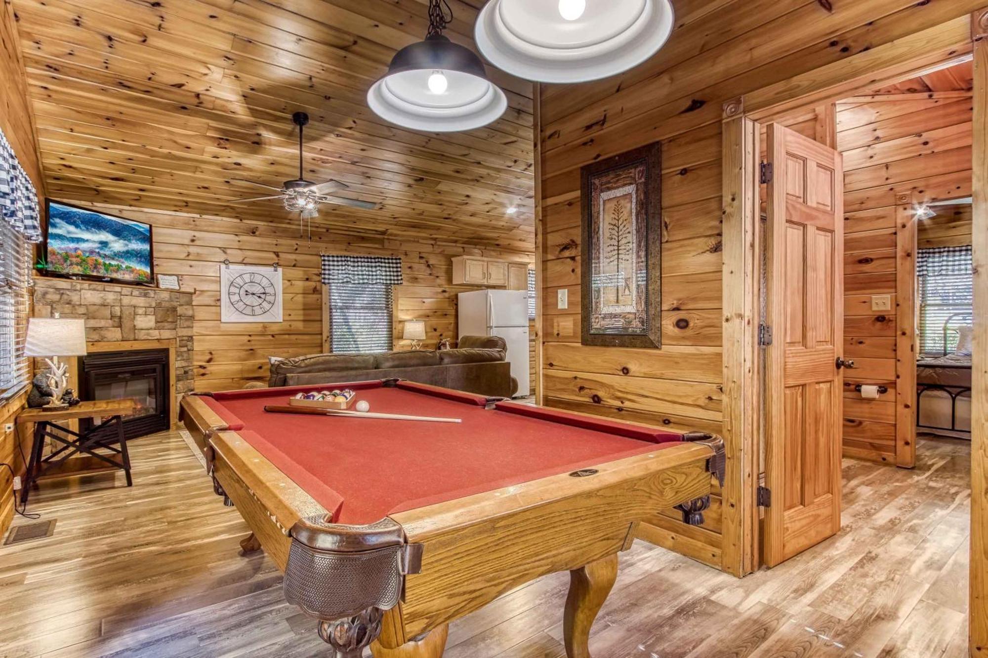Dog Friendly, Romantic Mtn Getaway Hot Tub Pool Gatlinburg Buitenkant foto