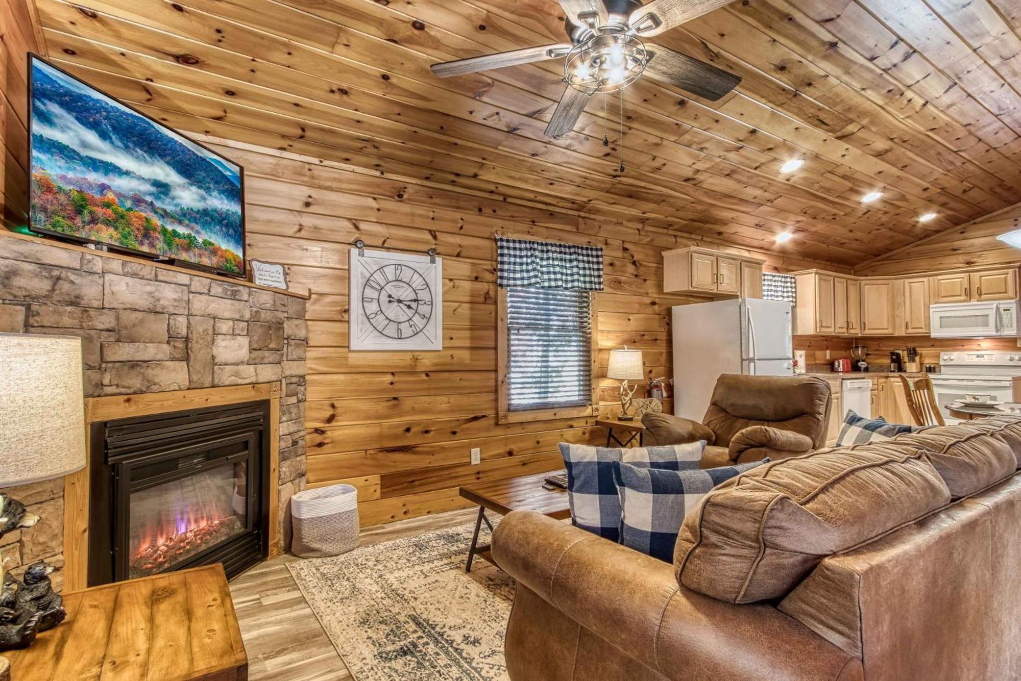 Dog Friendly, Romantic Mtn Getaway Hot Tub Pool Gatlinburg Buitenkant foto